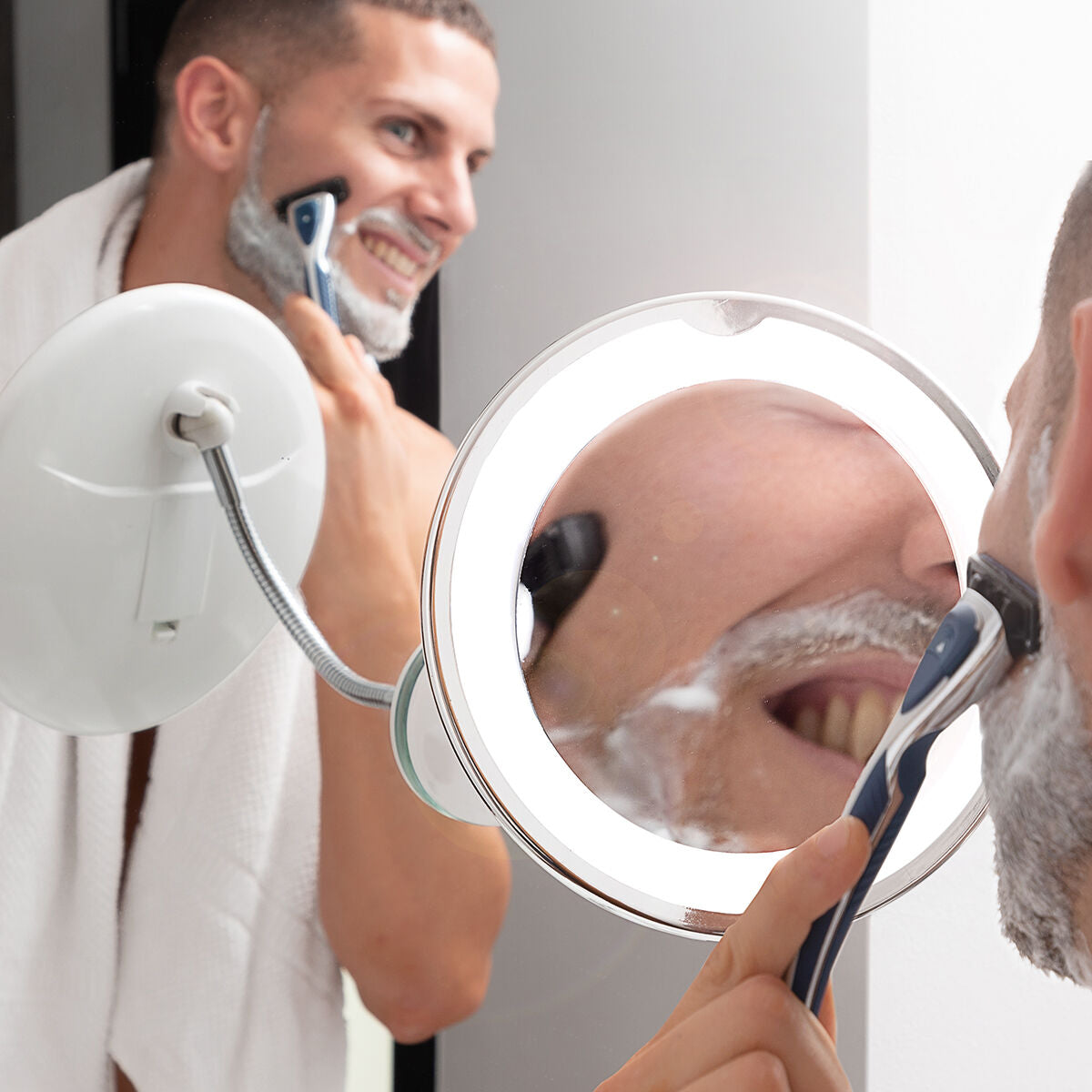 Miroir grossissant LED à bras flexible – vue 2